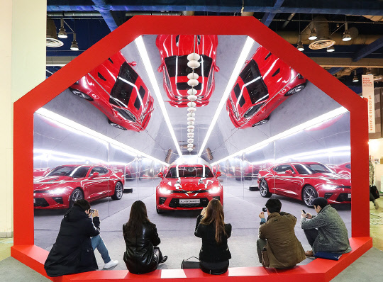 한국GM은 7~11일 서울 코엑스에서 열리는 '2016 서울디자인페스티벌'에 쉐보레 카마로SS 작품을 전시한다. <한국GM 제공>